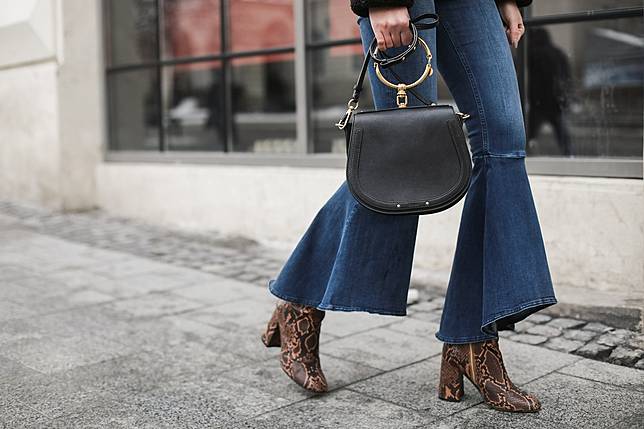 8 Cara Mix & Match Ankle Boots Biar Stylish dan Nggak Awkward