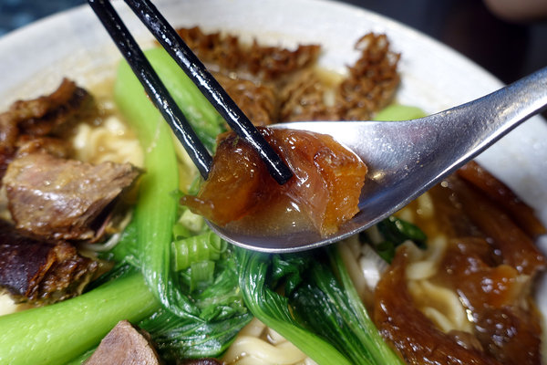 南京復興牛肉麵-神仙牛肉麵+GTD手搖飲，台北中山長春路好吃牛肉麵，台北牛肉麵外送，牛肉、麵條、湯頭都好吃的中山區牛肉麵(含神仙牛肉麵菜單)