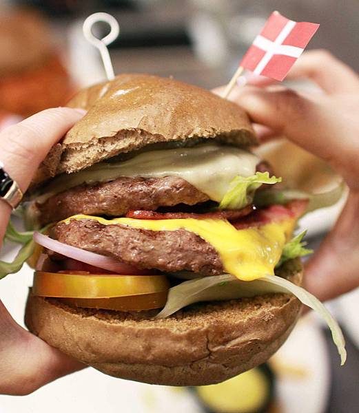 【新莊美式漢堡】嘿堡哥美式火烤漢堡店-雙層起士雙層牛肉美味漢堡