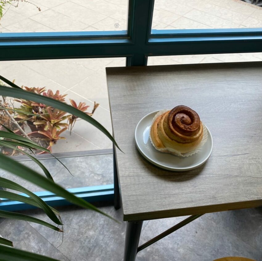 羅東美食｜咖啡廳下午茶，不知道要喝什麼也沒關係，只要告訴老闆你的喜好，接著便放心的享受巷光咖啡老闆為您調製的咖啡便行了。