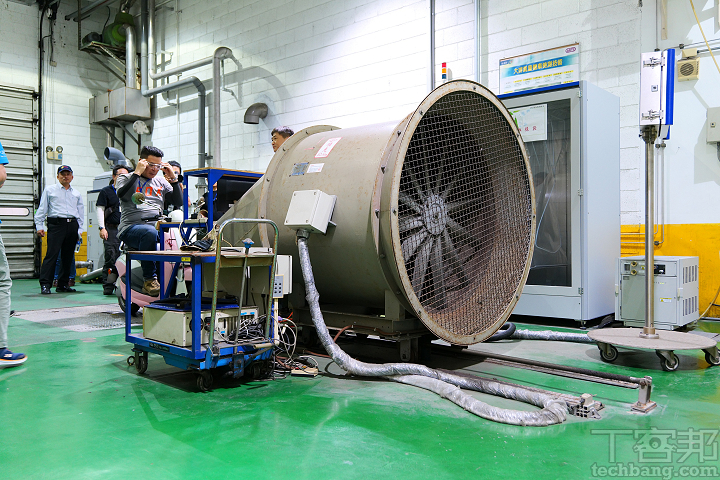 【影音】帶你看國內電動機車最高考驗的 TES 測試 8大「關卡」，除了得爬山、涉水，還要檢驗電磁波？！