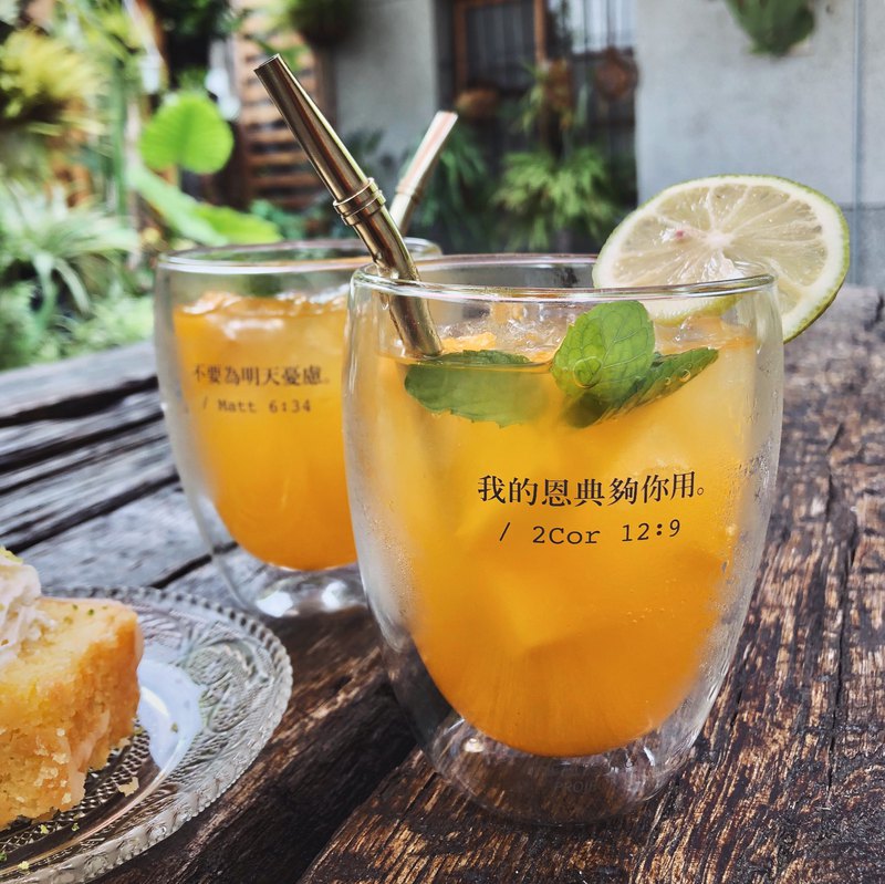 祝福計劃 聖經經文雙層耐熱玻璃杯 平常雙層杯都是成對販售，這次特別為了想要單個購買，或者喜歡驚喜的人，開放「經文抽獎Style - 單個雙層杯」，收件的時候，才會知道你收到什麼經文！看看你會收到哪個經