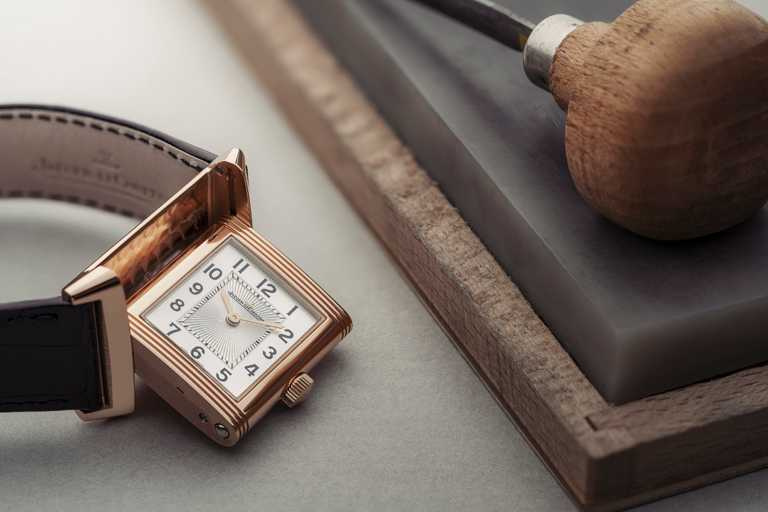JAEGER-LECOULTRE「Classic Medium Thin超薄翻轉」系列中型款腕錶╱價格店洽。（圖╱JAEGER-LECOULTRE提供）
