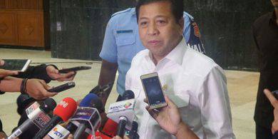 Tiba di Kediaman Novanto, Penyidik KPK Tak Diizinkan Masuk