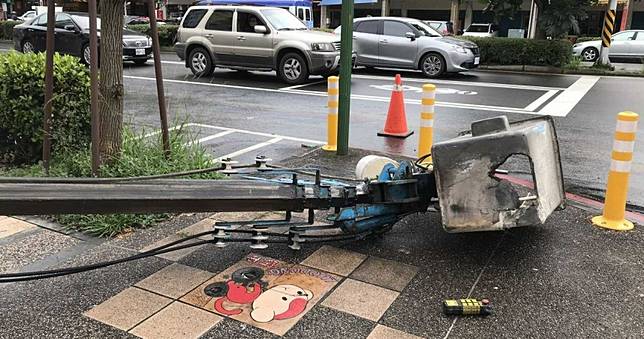 吊車吊臂斷裂　招牌清洗工3樓墜下身亡