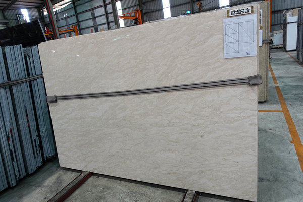 銀狐大理石-八里聯利石材，大理石材推薦，翡翠、瑞士白大理石，白色系大理石，電視牆、玄關、浴室、檯面適用大理石，有礦山自產自銷的大理石材廠推薦