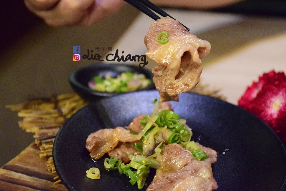 一頭牛燒肉-台中燒烤-清酒DSC_0583Liz開懷大笑看世界.JPG