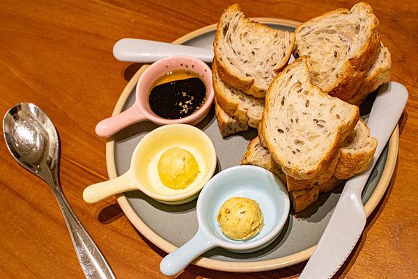 【新竹餐廳】YATS葉子-適合朋友聚會、家族團聚，環境舒適的北歐風餐廳！
