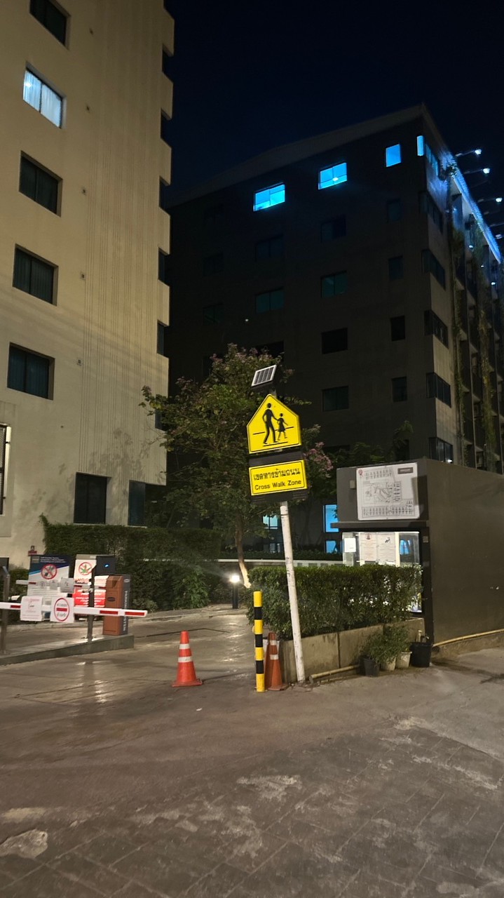 Blossom Condo Sathon-Charoen Rat
