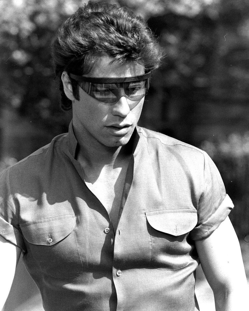 GQ ジョントラボルタ、ピレリカレンダー付き 70年代スタイル」を当時のトレンドセッター、ジョン・トラボルタに学ぶ