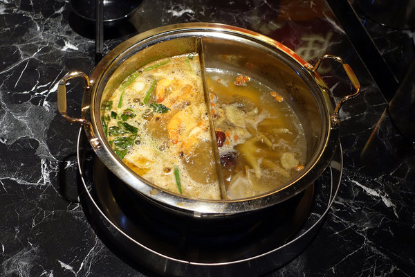 台北聚餐火鍋吃到飽-嗨蝦蝦百匯鍋物吃到飽，罐裝啤酒喝到飽，單點級水準火鍋吃到飽，頂級和牛、生蠔、盒裝冰品吃到飽