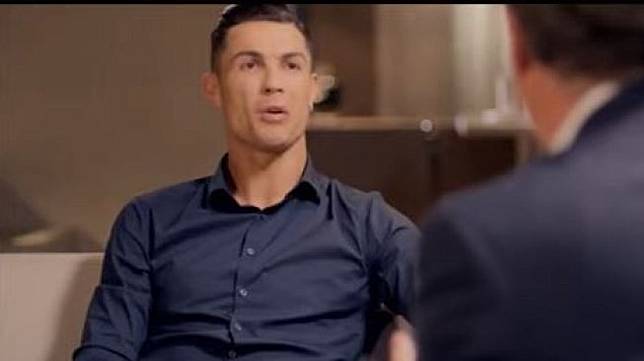 Cristiano Ronaldo saat diwawancara Piers Morgan. [YouTube]