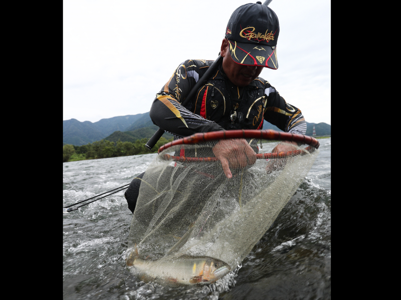 大鮎を求めて～激釣ロマン九頭竜～高速瀬釣りロッド【がま鮎 パワースペシャルV】（FISHING JAPAN）