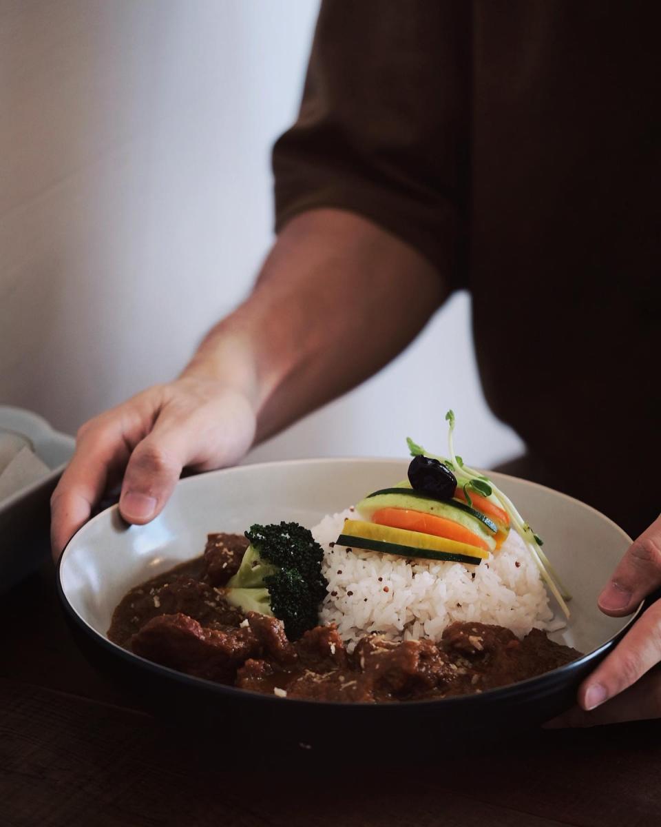 嘉義不只有雞肉飯！在地人必吃5間咖哩飯推薦：「盛食咖哩店」南洋風香氣濃郁、「大人味」每天開店就完售-4