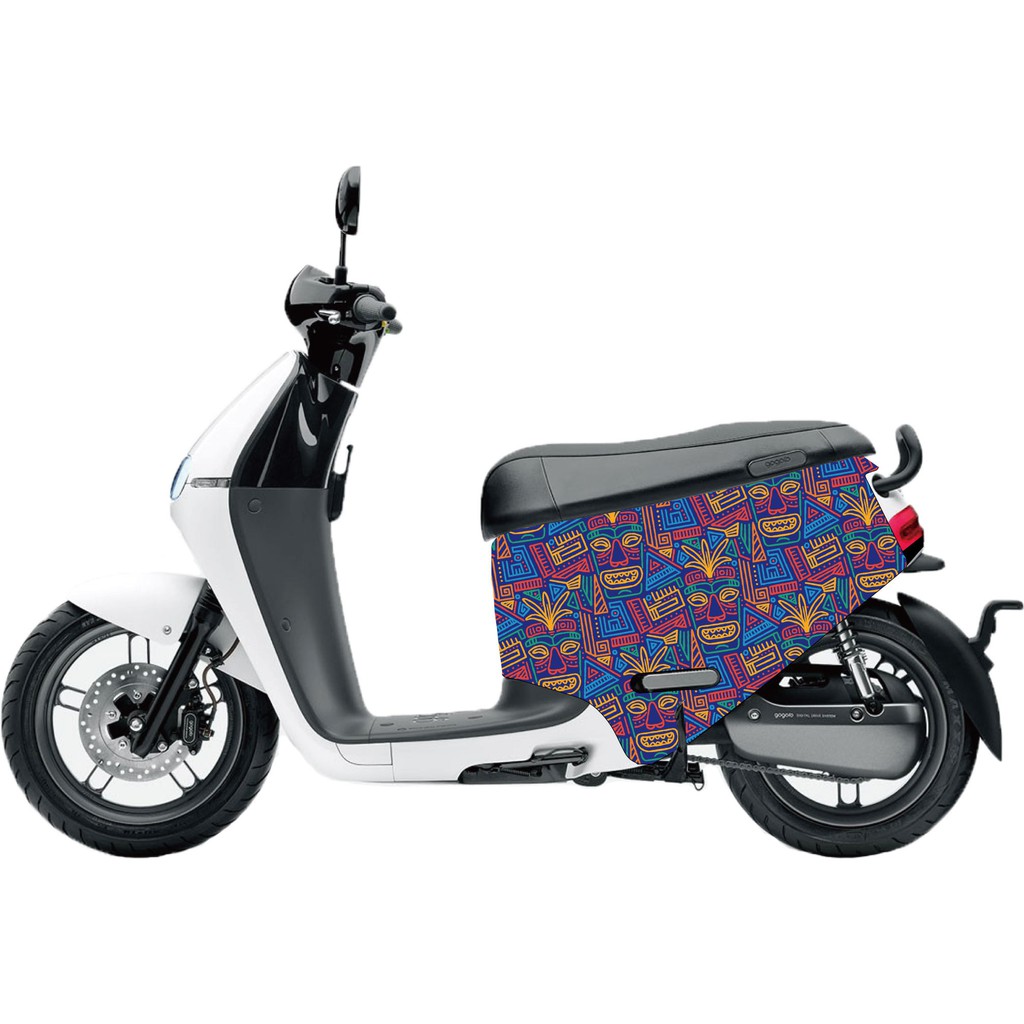 GOGORO2防刮車套 自訂款 非洲圖騰款Goddess加帝士 跨界設計gogoro2代車系防刮車套，讓車主的愛車更能展現獨有質感。*收納後如有摺痕屬正常現象，不影響使用及防刮功能，因材質具有伸縮的特