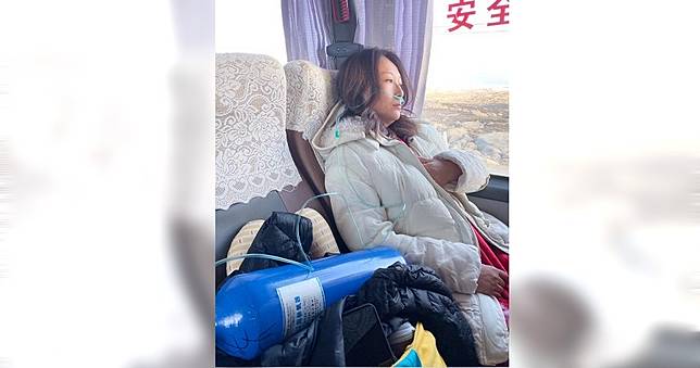 歌后拍MV驚傳「高山症發作」　現場插鼻管跟死神搶人