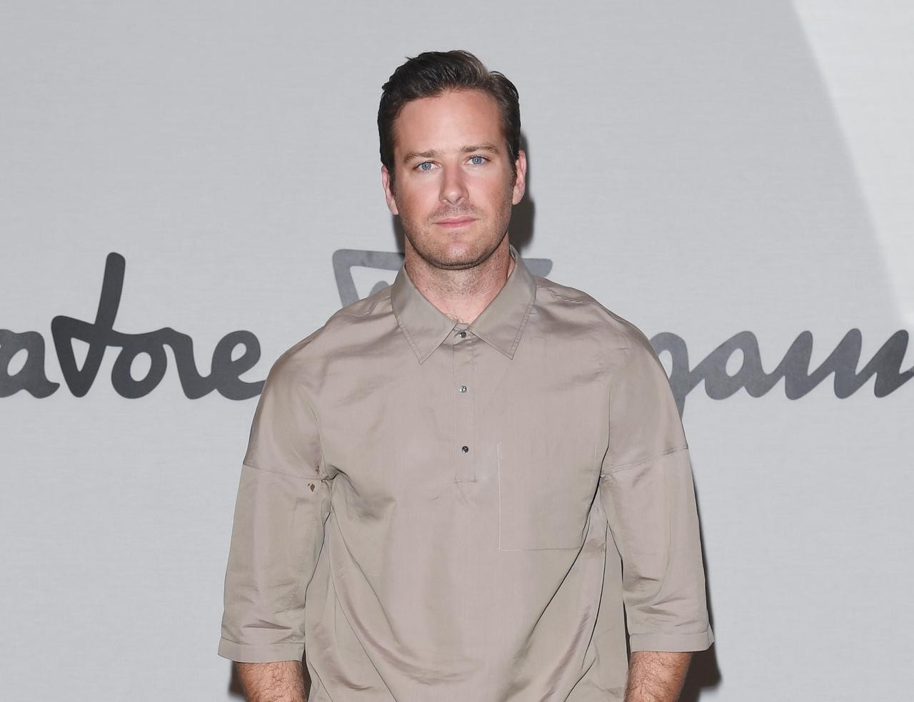 アーミー ハマー リハビリ施設を出て 元気にしている と代理人が声明 フロントロウ