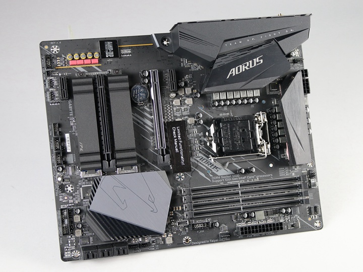 若是選用Intel第10代處理器的話，就得選擇同為LGA 1200腳位的Intel 400系列主機板，如技嘉科技Z490 AORUS ELITE AC主機板。