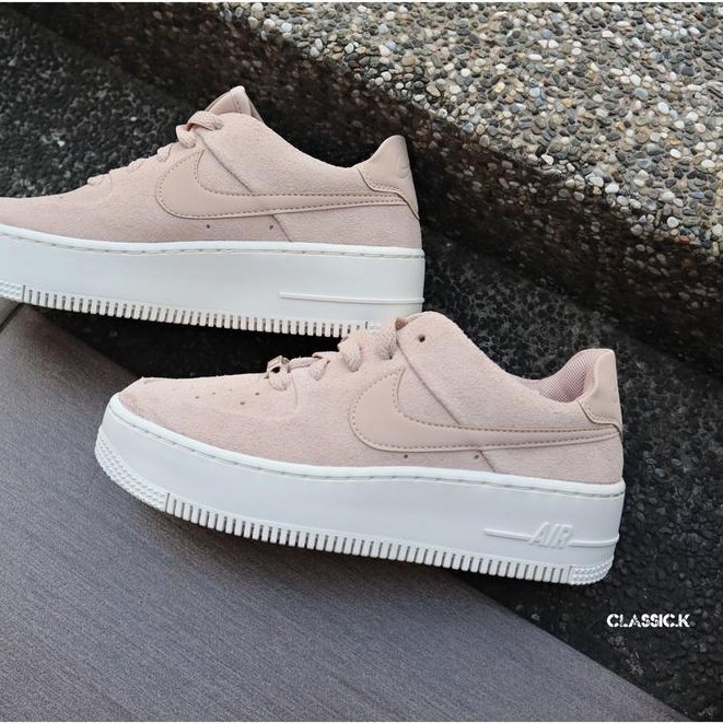 此款版型正常，建議照平常著用尺寸購買#NIKE #運動鞋➜ 下標前請先詢問有無您所需要的尺寸唷 ❗ 購買前請先閱讀注意事項 ▼☑因庫存異動大，下標前請先詢問商品有無您要的尺寸。☑本賣場所販售之所有商品