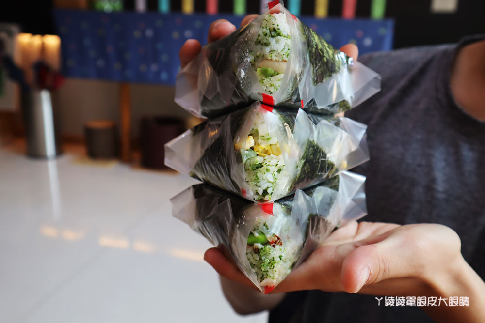 新竹竹北早餐推薦必吃！米八手作飯糰，比超商御飯糰還要大兩倍的巨無霸三角飯糰