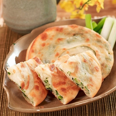 康熙來了小S熱情推薦阿基師親授美味煎法嚴選當日現採宜蘭三星蔥蔥香滿溢，外酥內Ｑ中視、ET晚點名報導