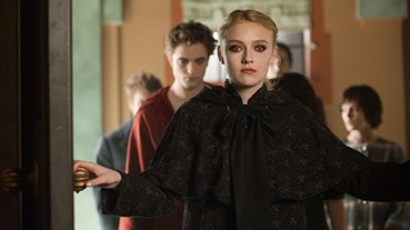 《暮光之城》小團聚！「艾德華」羅伯派汀森現身「珍」達科塔芬妮導演處女作試映會