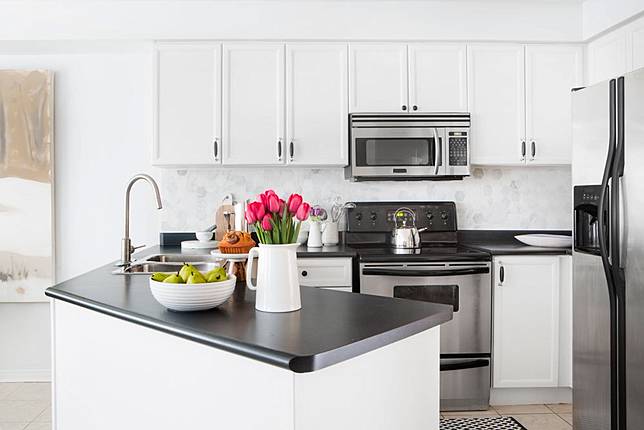 Maksimalkan Lahan Kecil Dengan 6 Desain Dapur Sempit Yang Efisien