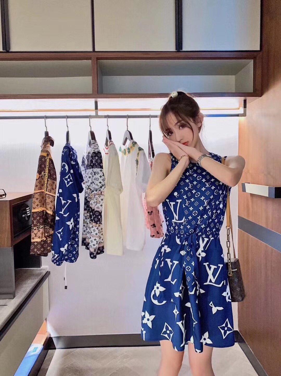 LV春夏新款航海風十尚足的無袖連衣裙，腰部‮繩抽‬可以調節顯腰身