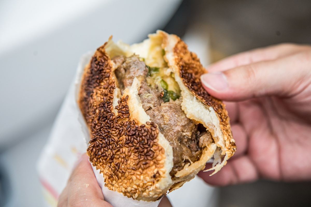 老饕激推口袋名單！雙北６家秒殺排隊燒餅：15元開吃、超厚芋頭餡、狂掃40顆