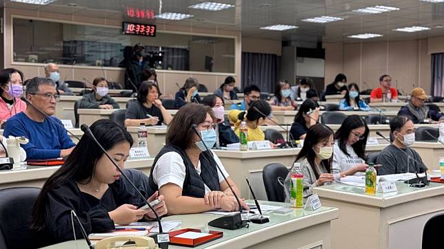 為強化學校午餐工作人員之食品衛生觀念，基隆市政府增加辦理多場衛生講習。（基隆市政府提供）