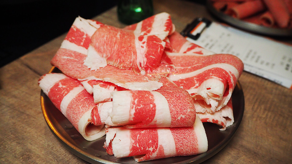 西門石頭火鍋,西門平價石頭火鍋,日月五角堂,西門火鍋,飛天麻辣個人火鍋,西們火鍋推薦,嗑火鍋-EAT HOT POT,西門町火鍋老店