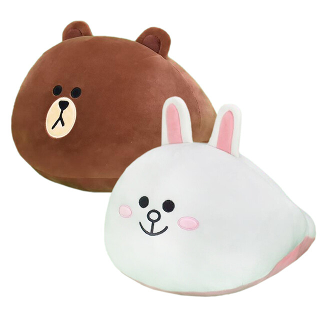 正版授權多用寢具 熊大兔兔可愛模樣萌萌噠 限定單品值得你收藏 手感柔軟的絨毛材質  商品規格 材質聚織纖維棉花 尺寸約 29 x 42公分 製造地中國 適用年齡歲以上 玩具檢驗字號  購買注意事項 此稍品屬於個人衛生用品 拆封後不得退換貨 商品顏色會因網頁呈現及拍攝環境產生色差圖片僅供參考實際商品依供貨樣式為準 此商品庫存較少若下單後有缺貨狀況會另外通知 商品售出如經拆封使用或拆解以致缺乏完整性及失去再販售價值時恕無法退(換)貨 商品搭配情境圖時不包含拍攝內容物或週邊擺設物僅限於文案指定之銷售商(贈)品 商品運送搬運過程可能會有碰撞外盒包裝可能會有輕微的凹痕但不影響產品本身功能及品質 所以如果只是外盒包裝的凹痕就不提供退換貨請不介意的朋友再下單喔 請勿讓小孩玩弄包裝物料使用前請先移除所有包裝 商品請勿靠近火源避免損壞 玩具等細小物件一定要有大人陪同玩耍, 請注意勿讓兒童啃咬吞食避免危險 請務必遵照使用書或是原廠網站指導使用商品