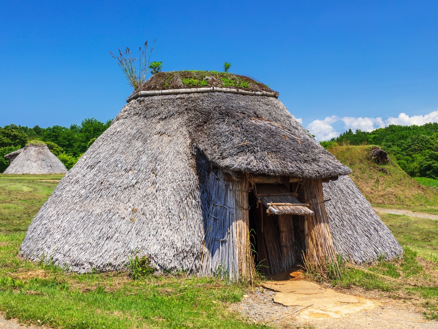 始まりは竪穴式住居から！ 紀元前から奈良時代まで、聖俗織りなす日本の建築史（Pen Online）