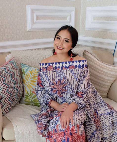 25 Inspirasi Keren Model Baju Tunangan Syahnaz Maria Space