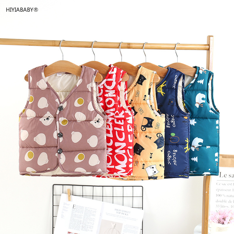 圖案:卡通顏色:馬甲 紅字母,馬甲 雛菊,馬甲黃底白鹿,馬甲 藍底鹿,馬甲 恐龍,馬甲黑英文,馬甲綠北極熊產品類別:童馬甲主面料成分含量:100內膽類型:聚酯纖維內膽適合身高:100cm,110cm,