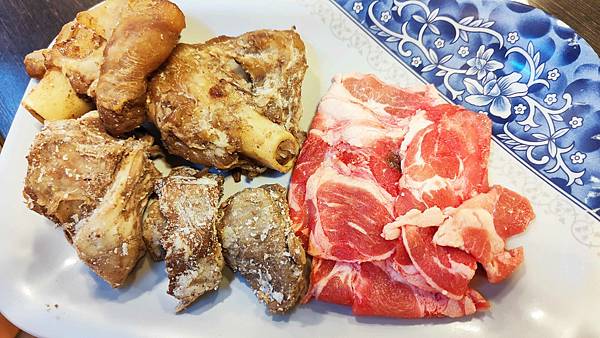 東來順羊肉爐 活蝦料理餐廳-只要450元就能吃到羊肉爐吃到飽火鍋！ＣＰ值爆高又好吃