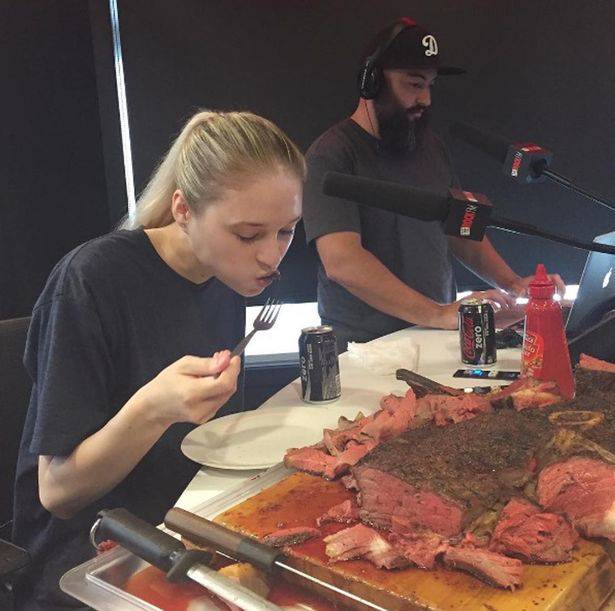 Edan! Bobot Mantan Ratu Kecantikan Ini Cuma 48 Kg Tapi Porsi Makannya Gila