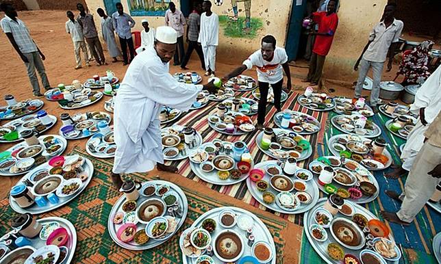 7 Tradisi Unik Ramadan di Berbagai Belahan Dunia