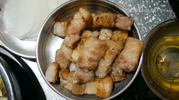 【韓式燒肉推薦】新北中和 51bbq韓國烤肉 捷運永安市場站│中永和韓式烤肉│道地韓式料理│老工廠改建 工業風裝潢 跟著Livia享受人生