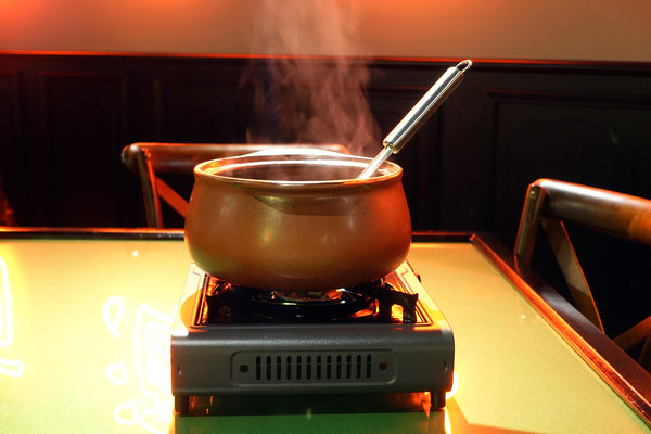 台式餐酒館台北-罔市台式餐酒館，中山區台式餐酒館聚餐，台北不限時台菜餐廳，精緻酒家菜，適合晚餐和宵夜夜晚限定的台式創意餐酒館