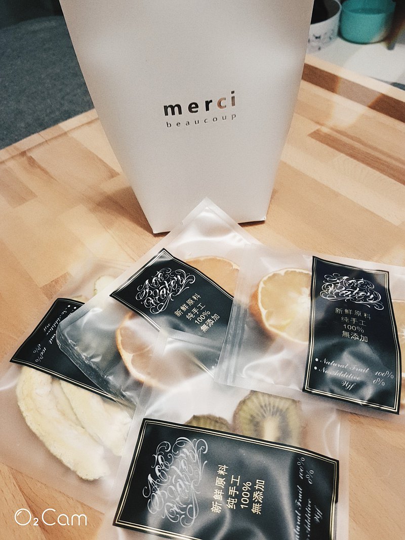 台灣的水果好，值得你知道！ 每種水果都小包裝， 方便外出或隨身食用， 口味為3-5款以上水果隨機搭配出貨。 -蘋果、芭樂、鳯梨、香蕉、芒果、火龍果、柳丁、檸檬、紅肉李...等。