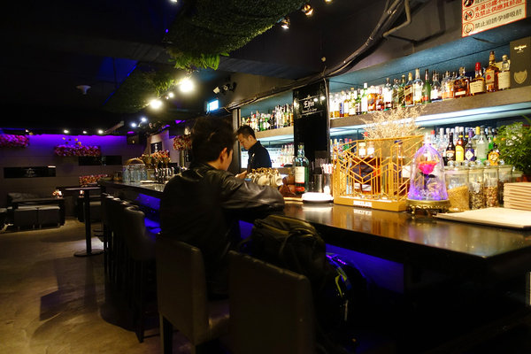 台北餐酒館聚餐-Elfin精靈餐酒館，超好拍IG網美餐酒館，水準之上的酒吧餐點，調酒超好喝的台北酒吧餐廳，台北調酒餐廳推薦