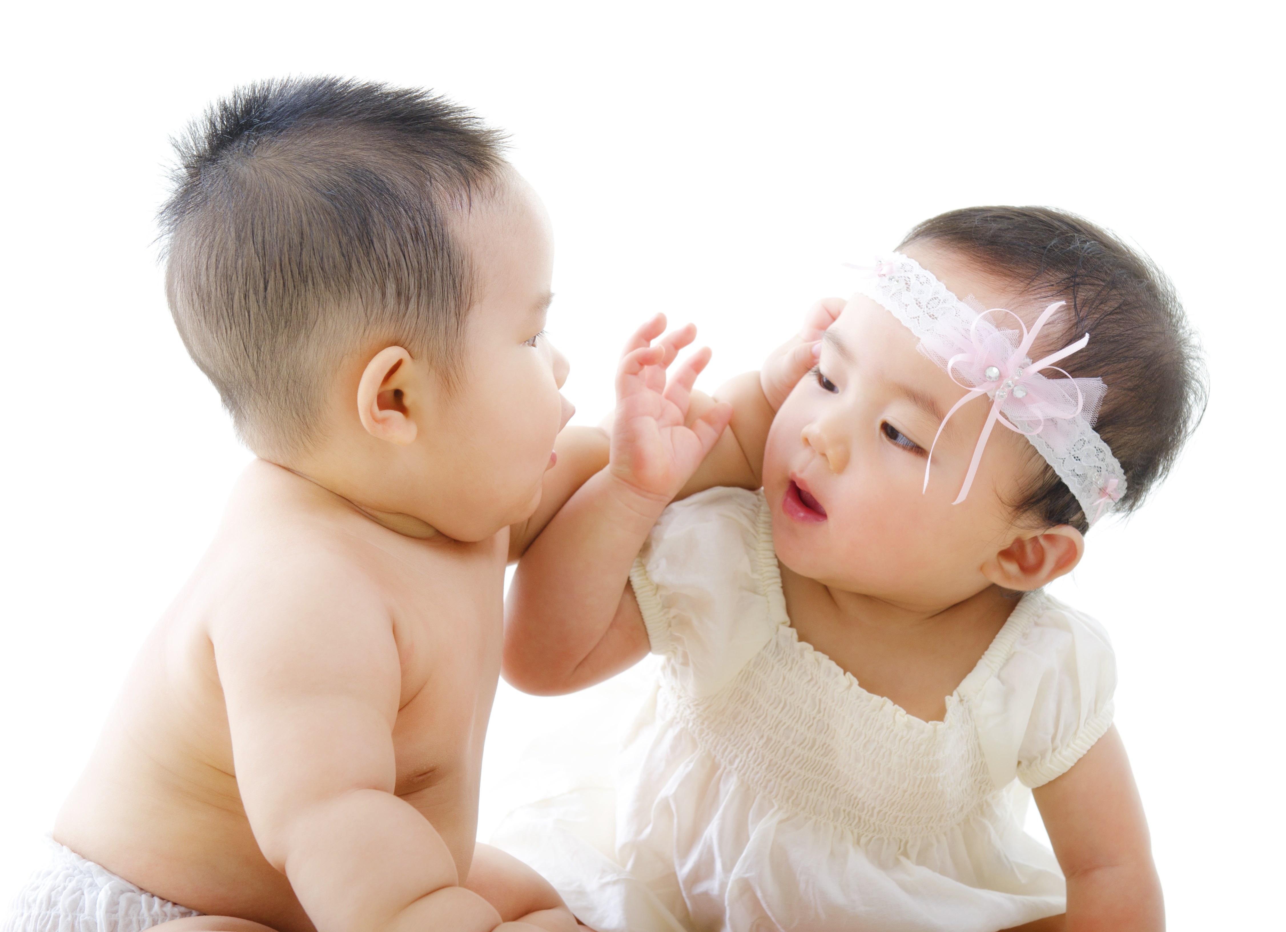 Perlukah Bayi Pakai Bantal Anti Peyang