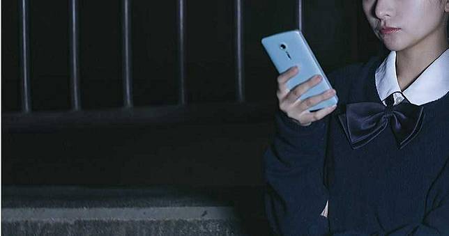 亂傳父母離婚霸凌！女童不忍了...狠砍10刀報復：我原要自己死