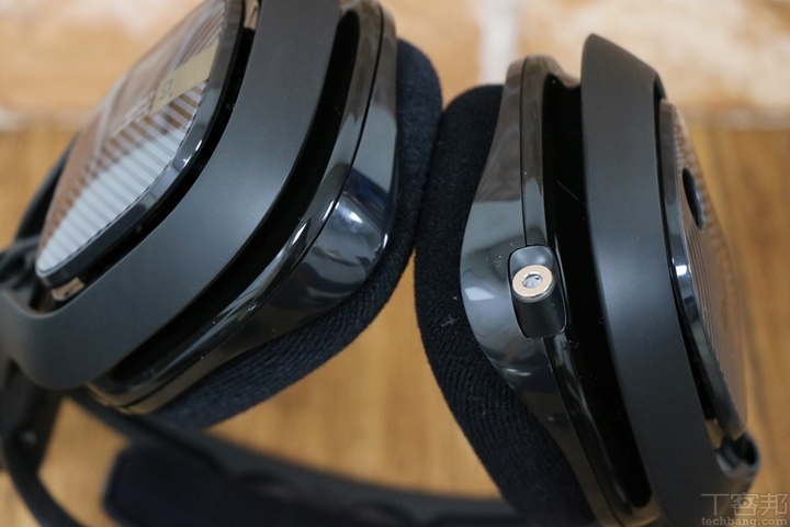 跨平台競技遊戲潮人利器，羅技 ASTRO A40 電競耳麥+音頻擴大器 開箱體驗