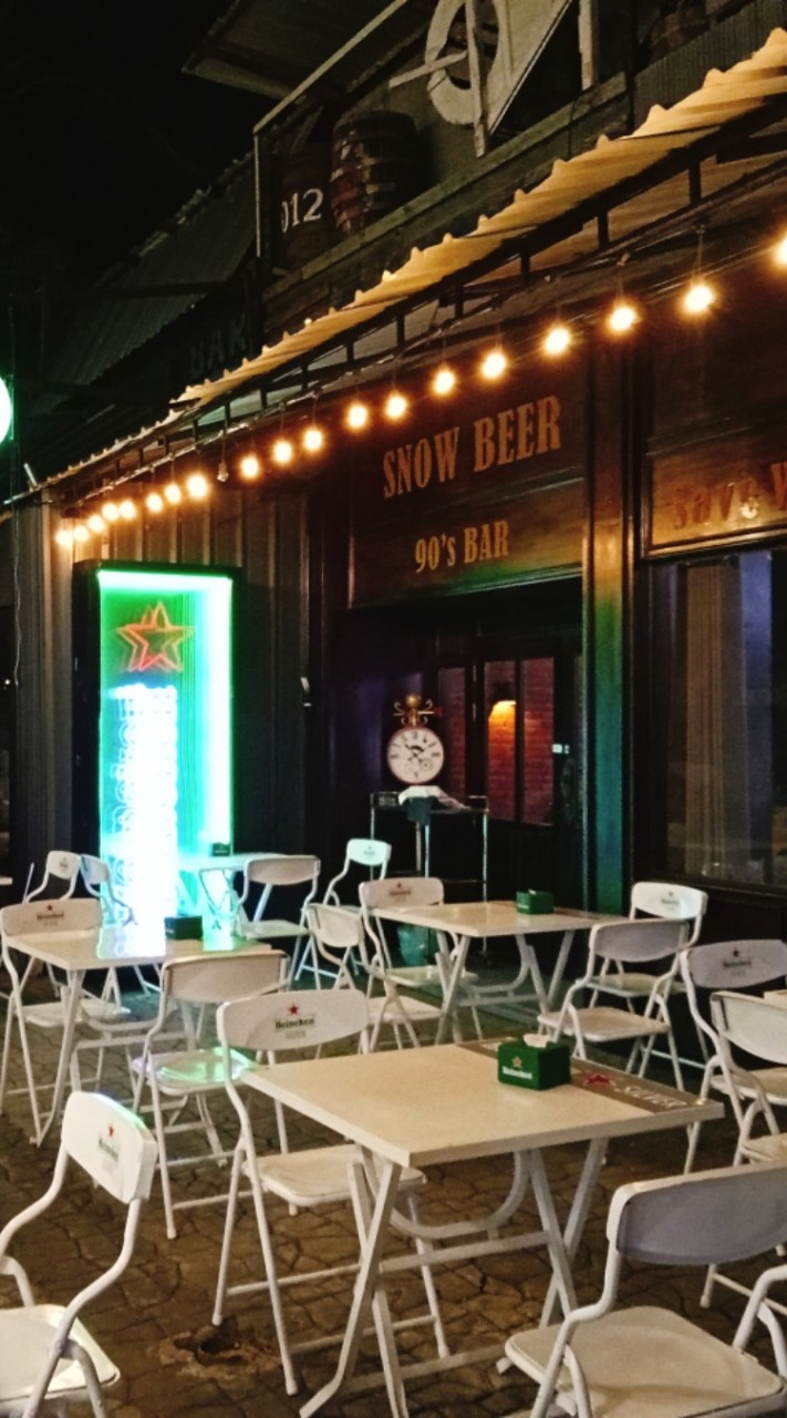 Snow Beer 90's Bar
