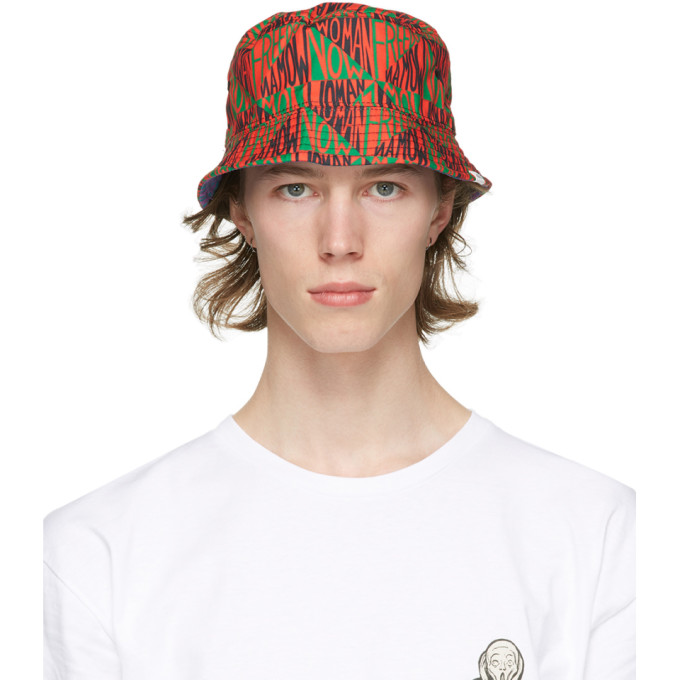 多色图案双面渔夫帽，采用斜纹面料。帽冠刺绣透气孔，帽檐徽标布唛。紫色反面，采用斜纹面料，饰有绿色和紫色图案。帽冠刺绣透气孔，帽檐徽标布唛。帽檐长约 5cm。Vans × MoMa 联名合作系列。供应商