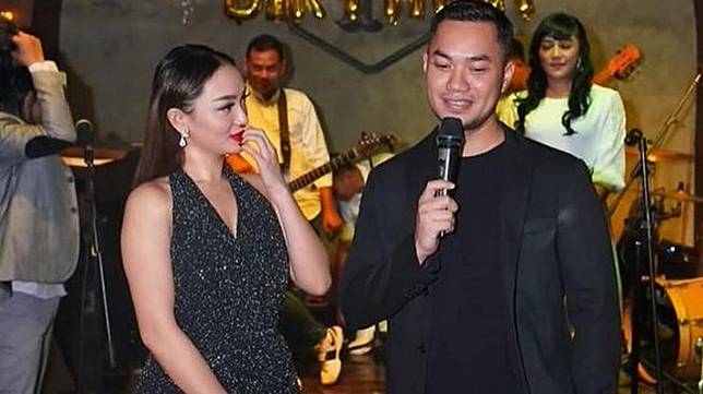 Zaskia Gotik dan suami, Sirajuddin Mahmud. [Instagram]