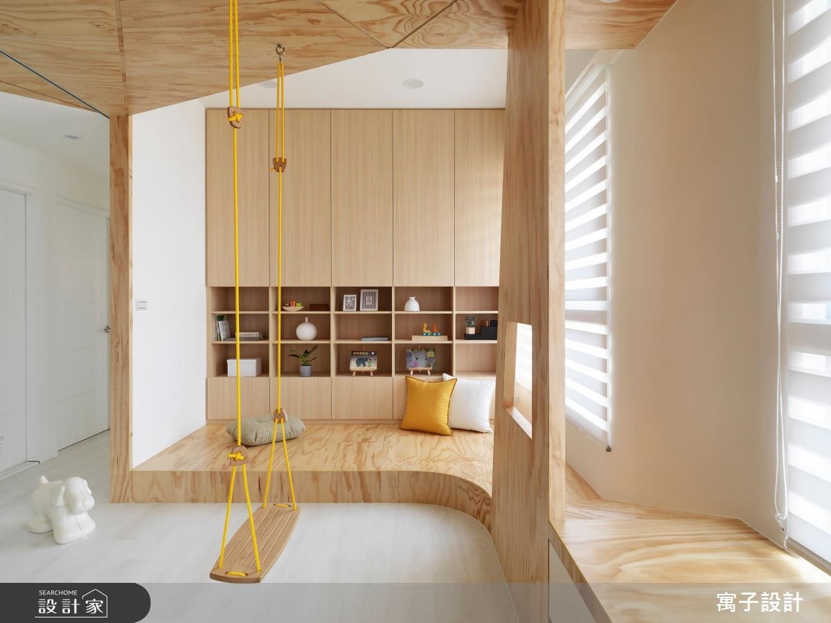 不一定是無印販售的收納櫃才行，系統櫃也可以將不同形式的收納系統結合在一起