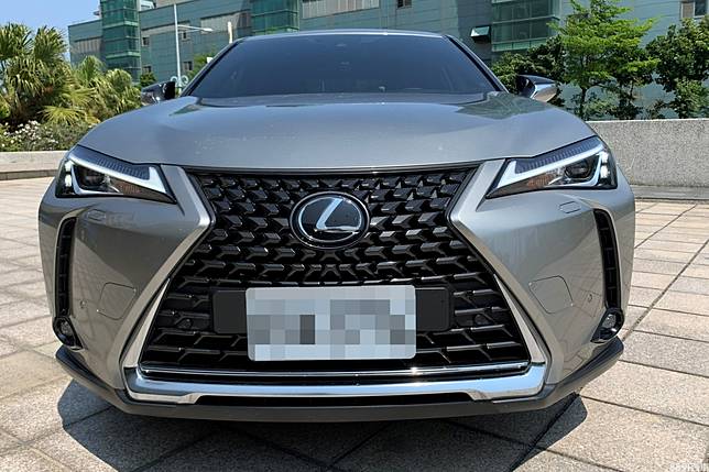素人試駕 擁有cyberpunk氣息的cuv Lexus Ux0三個月試駕開箱 81汽車交易網 Line Today